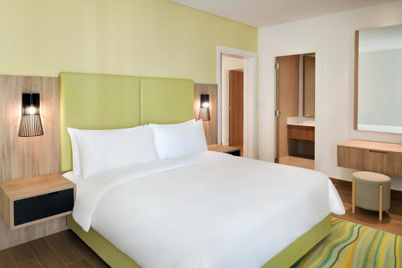Element By Westin City Center Doha Exterior foto A typical bedroom at an extended stay hotel